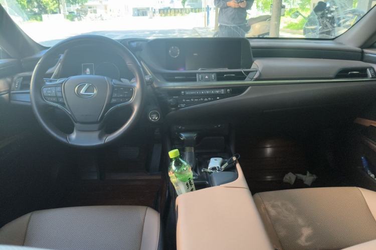 Used Lexus ES 2018 200 Excellence Edition China VI Standard Center Console