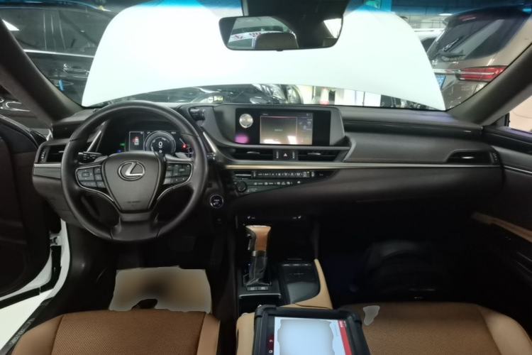 Used Lexus ES 2018 300h Premier Edition China V Standard Center Console