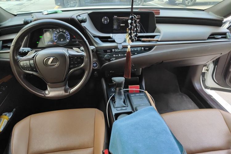 Used Lexus ES 2018 300h Premier Edition China V Standard Center Console