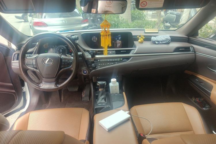 Used Lexus ES 2018 300h Premier Edition China VI Standard Center Console