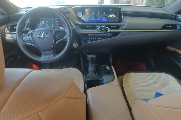 Used Lexus ES 2018 200 Excellence Edition China V Standard Center Console