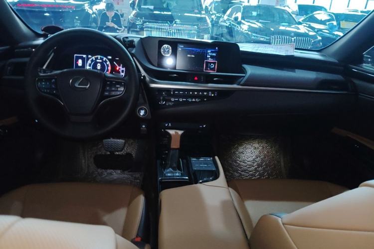 Used Lexus ES 2018 200 Excellence Edition China V Standard Center Console