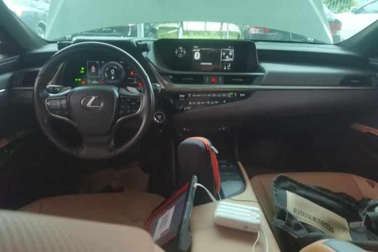 Used Lexus ES 2018 300h Premier Edition China V Standard Center Console