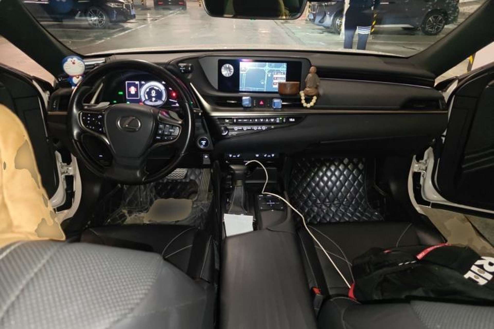 Used Lexus ES 2018 300h Premium Edition China V Standard Center Console