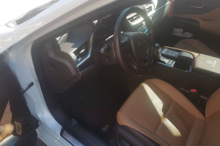 Used Lexus ES 2018 200 Excellence Edition China V Standard Driver Seat