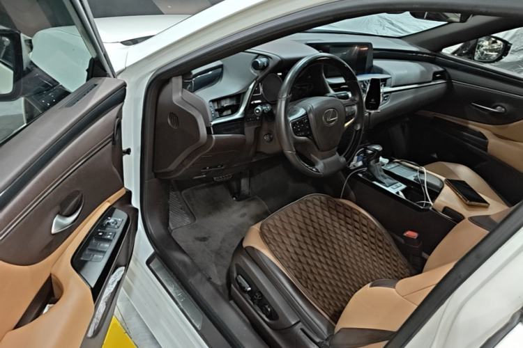 Used Lexus ES 2018 300h Premier Edition China V Standard Driver Seat