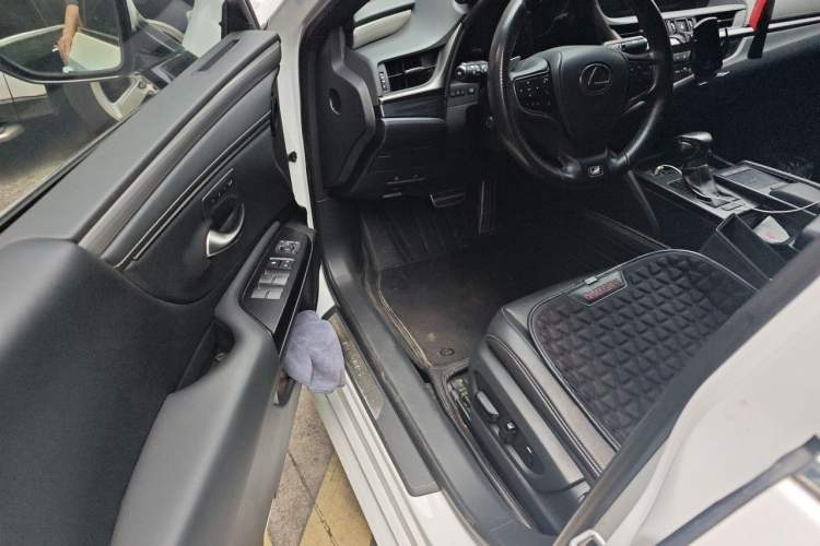 Used Lexus ES 2018 260 F SPORT China V Standard Driver Seat