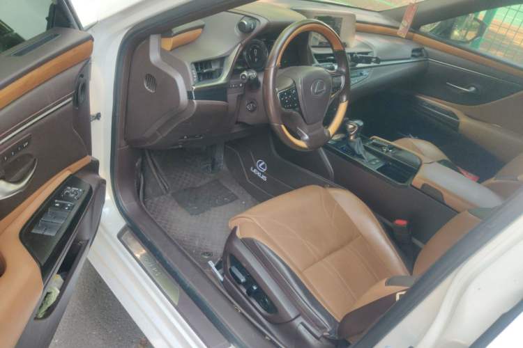 Used Lexus ES 2018 300h Premium Edition China V Standard Driver Seat