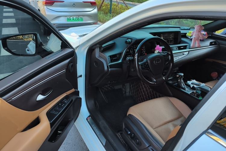 Used Lexus ES 2018 200 Excellence Edition China V Standard Driver Seat