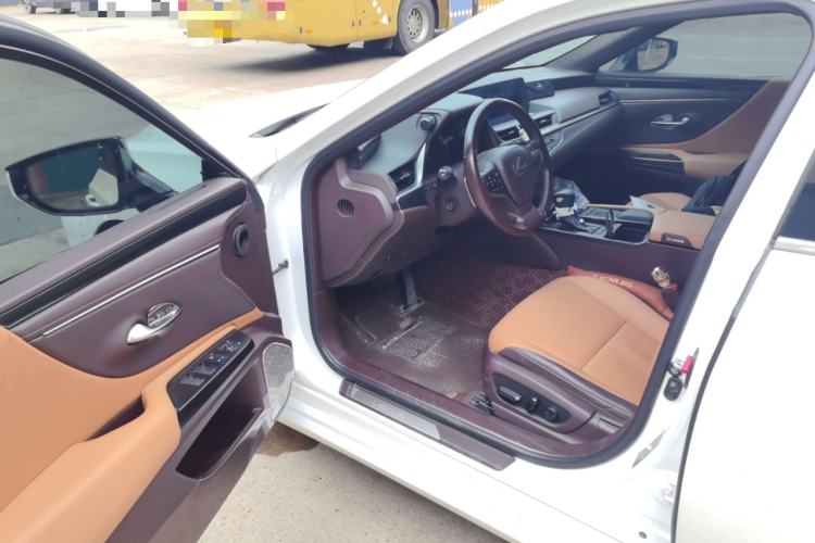 Used Lexus ES 2018 200 Excellence Edition China V Standard Driver Seat