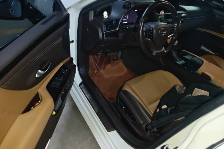 Used Lexus ES 2018 300h Premier Edition China V Standard Driver Seat