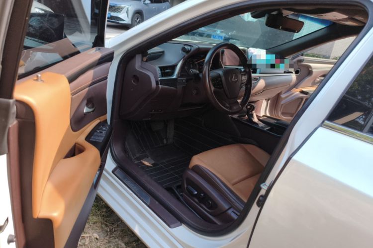 Used Lexus ES 2018 200 Excellence Edition China V Standard Driver Seat