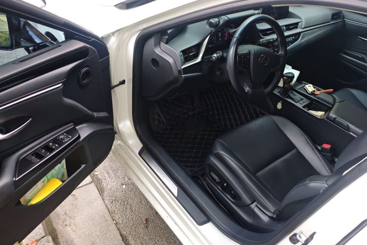 Used Lexus ES 2018 200 Excellence Edition China V Standard Driver Seat