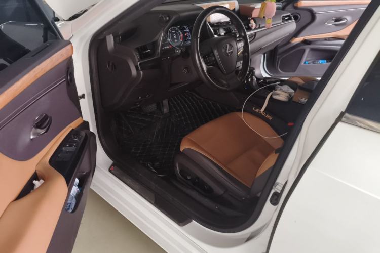 Used Lexus ES 2018 200 Excellence Edition China VI Standard Driver Seat