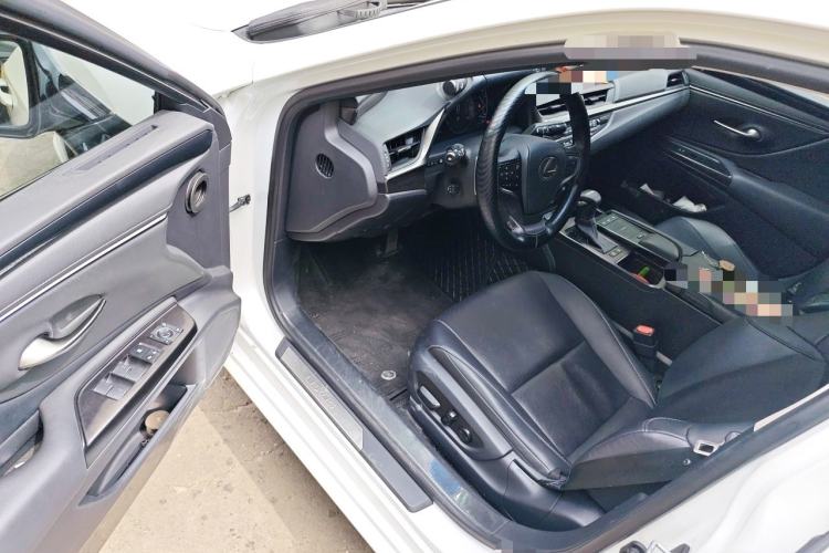 Used Lexus ES 2018 200 Excellence Edition China V Standard Driver Seat