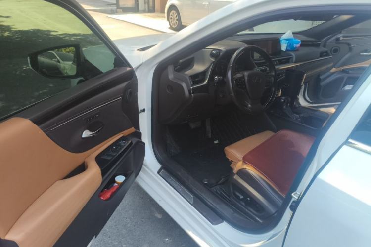 Used Lexus ES 2018 300h Premium Edition China V Standard Driver Seat