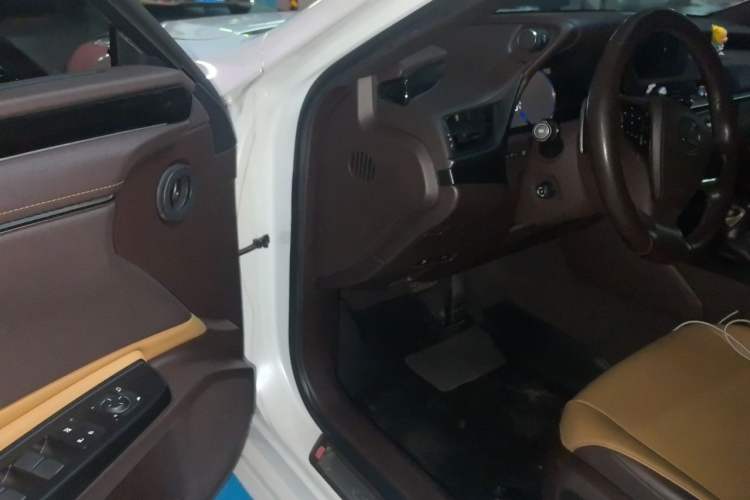 Used Lexus ES 2018 300h Premier Edition China V Standard Driver Seat