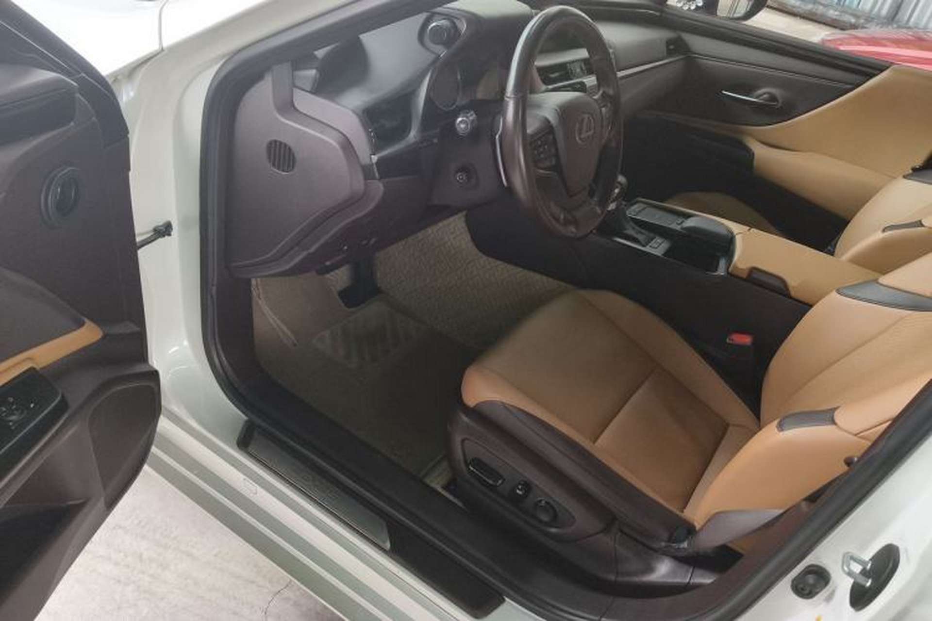 Used Lexus ES 2018 300h Premier Edition China VI Standard Driver Seat
