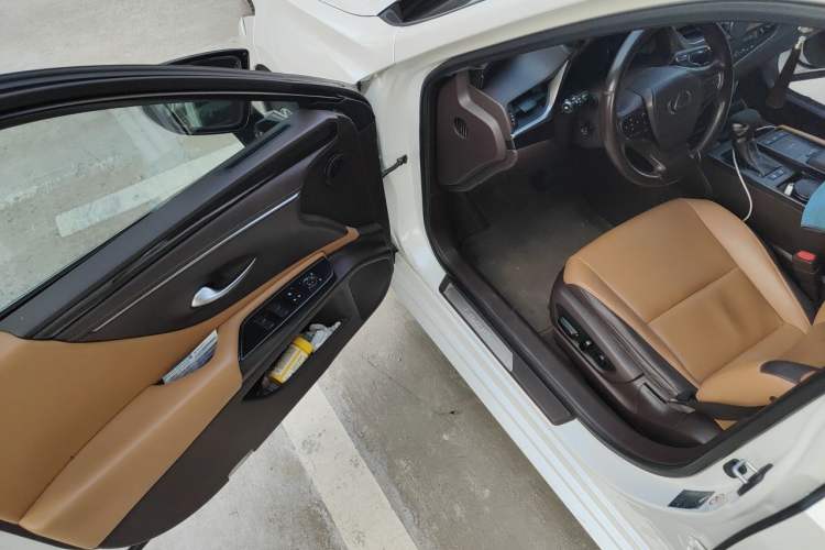 Used Lexus ES 2018 300h Premier Edition China V Standard Driver Seat