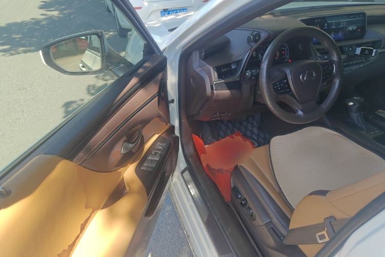 Used Lexus ES 2018 200 Excellence Edition China V Standard Driver Seat