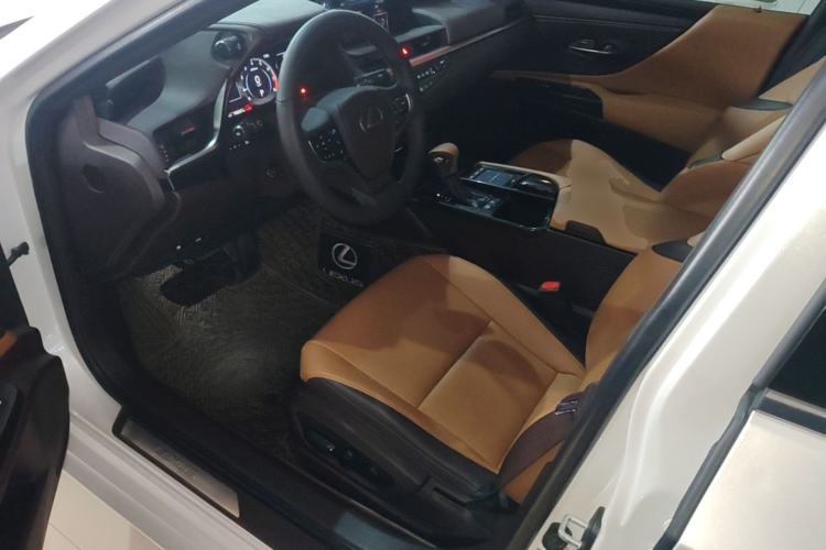 Used Lexus ES 2018 200 Excellence Edition China V Standard Driver Seat