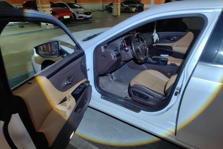 Used Lexus ES 2018 200 Excellence Edition China V Standard Driver Seat