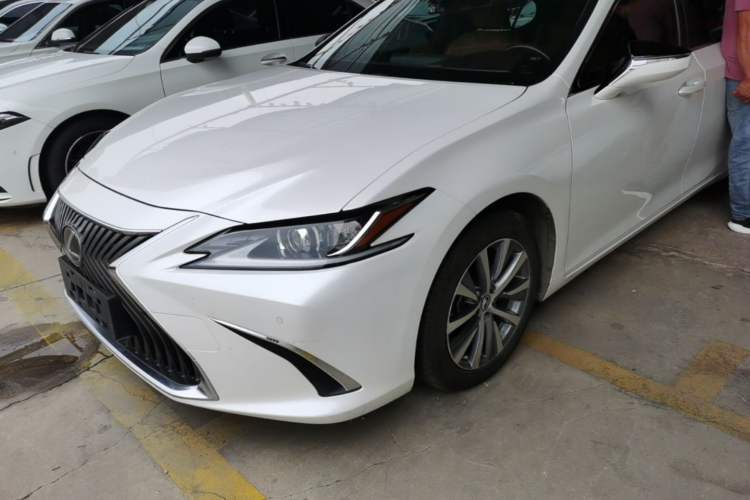 Used Lexus ES 2018 200 Excellence Edition China V Standard Guazi used car, China used car export, Used car for sale, Used cars, Cheapest cars for sale