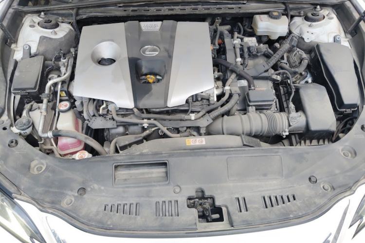 Used Lexus ES 2018 300h Premium Edition China V Standard Engine Bay