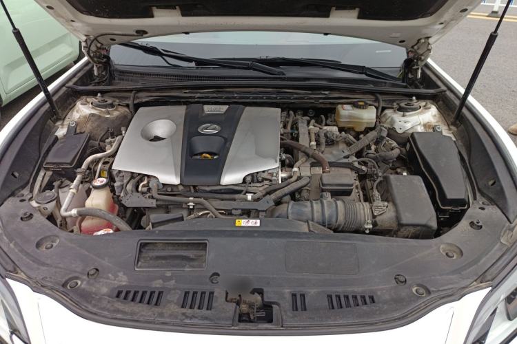 Used Lexus ES 2018 300h Premier Edition China VI Standard Engine Bay