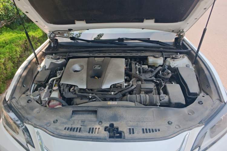 Used Lexus ES 2018 300h Premier Edition China VI Standard Engine Bay
