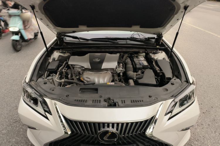 Used Lexus ES 2018 200 Excellence Edition China V Standard Engine Bay