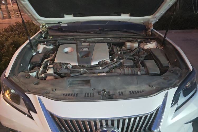 Used Lexus ES 2018 300h Premier Edition China VI Standard Engine Bay