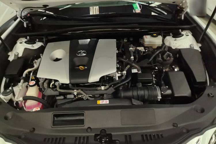 Used Lexus ES 2018 300h Premier Edition China VI Standard Engine Bay