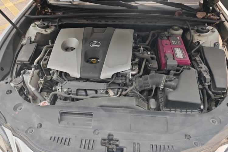 Used Lexus ES 2018 260 F SPORT China V Standard Engine Bay