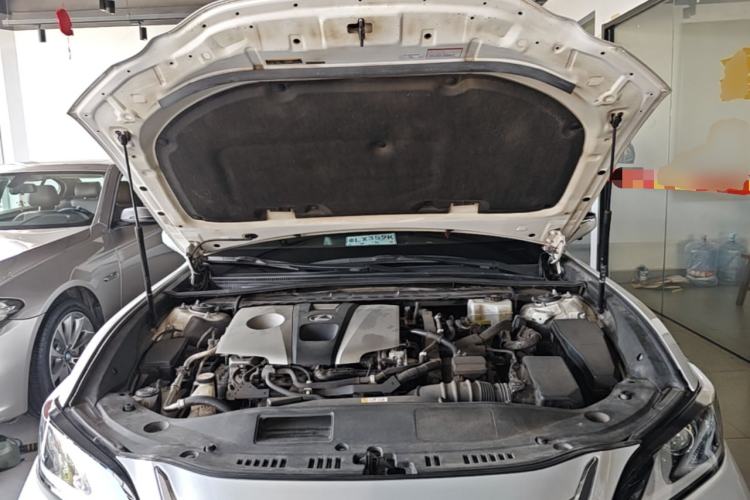 Used Lexus ES 2018 300h Premier Edition China VI Standard Engine Bay