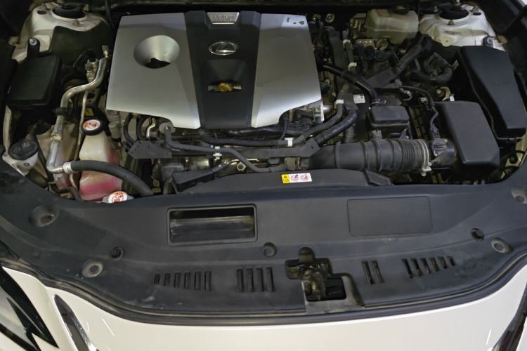 Used Lexus ES 2018 300h Premier Edition China V Standard Engine Bay
