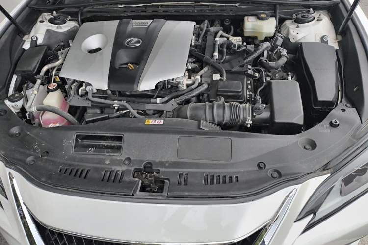 Used Lexus ES 2018 300h Premier Edition China V Standard Engine Bay