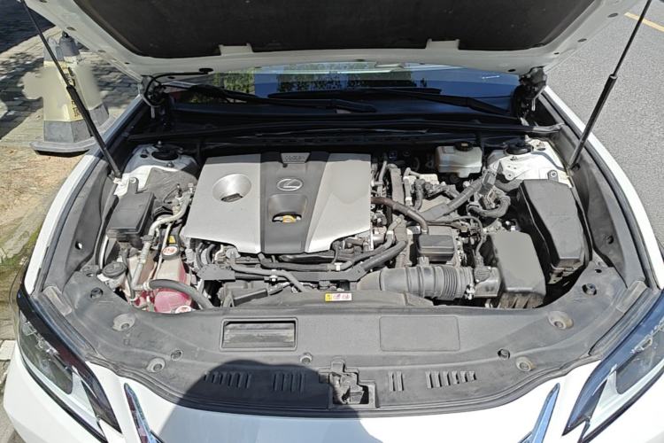 Used Lexus ES 2018 300h Premier Edition China VI Standard Engine Bay