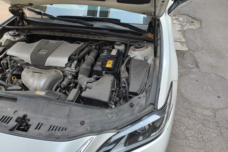 Used Lexus ES 2018 200 Excellence Edition China VI Standard Engine Bay Left