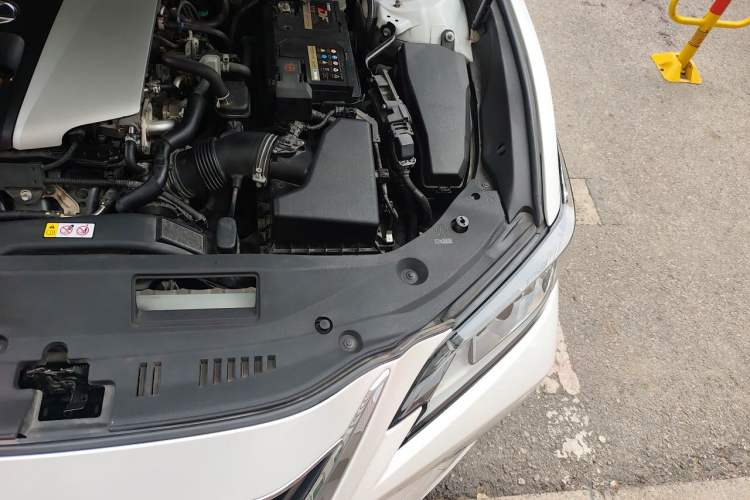 Used Lexus ES 2018 260 Excellence Edition China V Standard Engine Bay Left