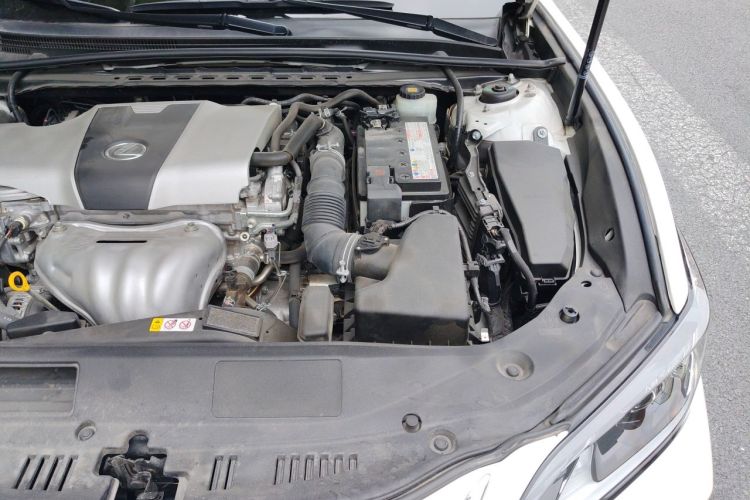 Used Lexus ES 2018 200 Excellence Edition China VI Standard Engine Bay Left