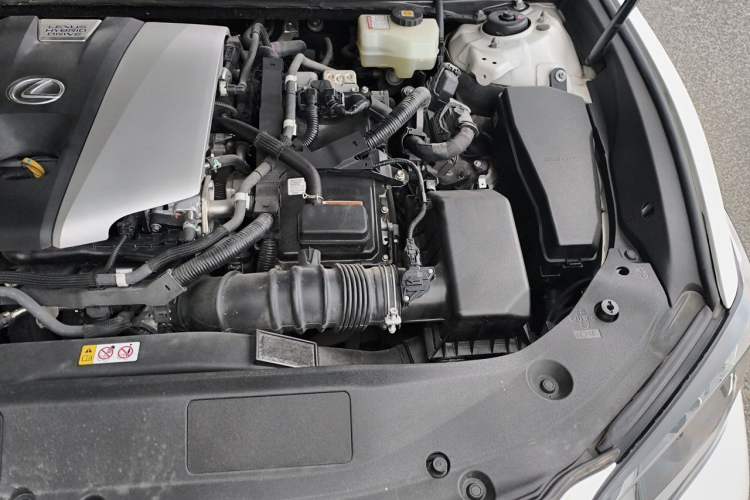 Used Lexus ES 2018 300h Premier Edition China V Standard Engine Bay Left
