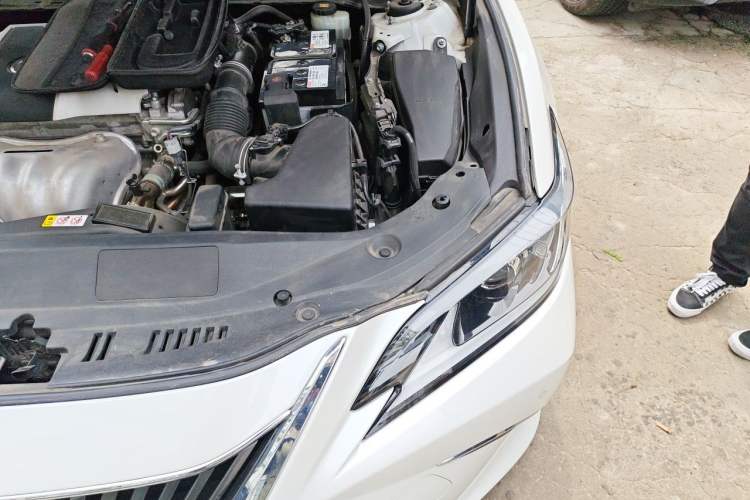 Used Lexus ES 2018 200 Excellence Edition China V Standard Engine Bay Left