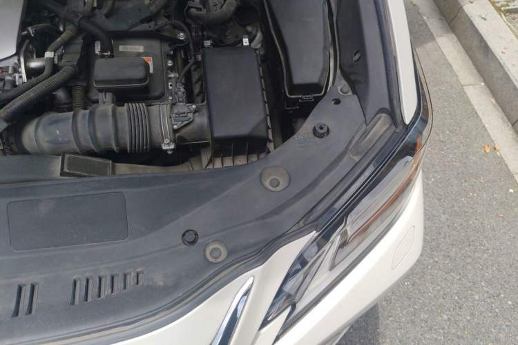 Used Lexus ES 2018 300h Premium Edition China V Standard Engine Bay Left