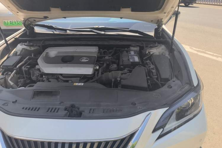 Used Lexus ES 2018 200 Excellence Edition China VI Standard Engine Bay Left