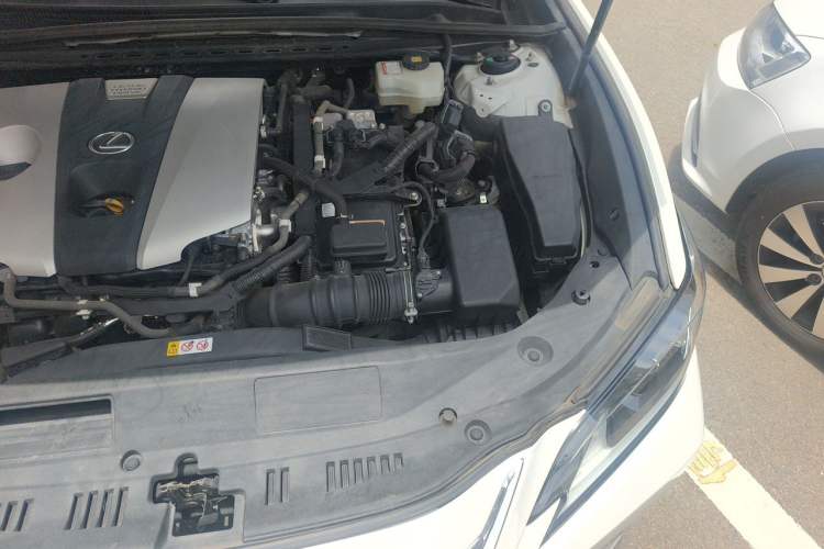 Used Lexus ES 2018 300h Premier Edition China VI Standard Engine Bay Left