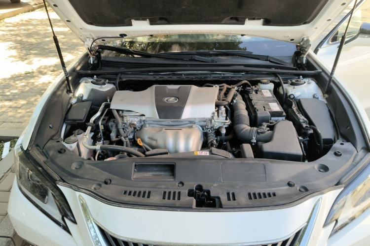 Used Lexus ES 2018 200 Excellence Edition China VI Standard Engine Bay