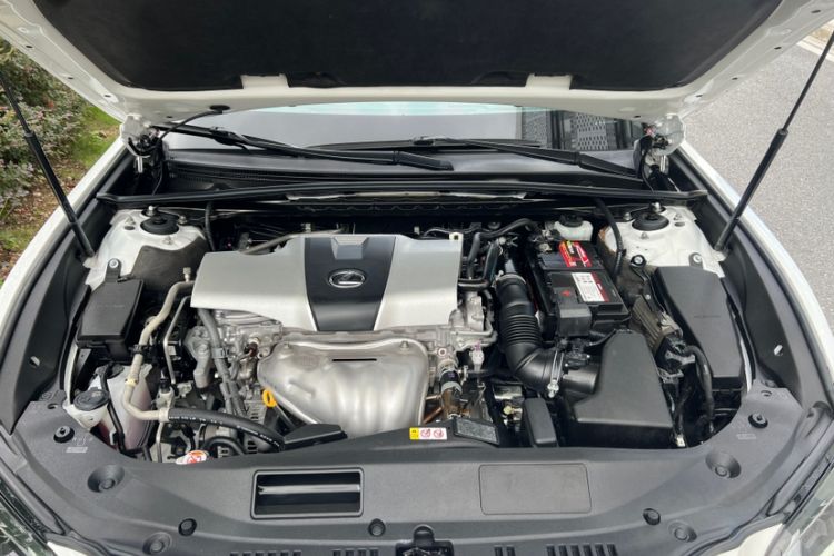 Used Lexus ES 2018 200 Excellence Edition China V Standard Engine Bay