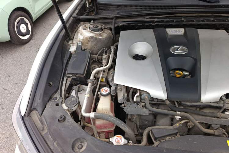 Used Lexus ES 2018 300h Premier Edition China VI Standard Engine Bay Right