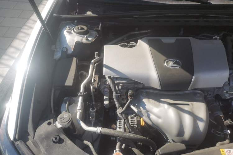 Used Lexus ES 2018 200 Excellence Edition China V Standard Engine Bay Right